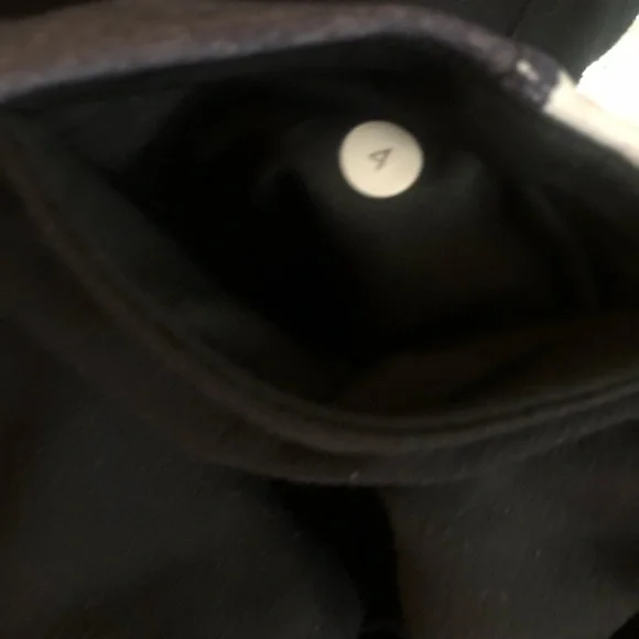 Lululemon Cropped Leggings - Picture 5 of 9